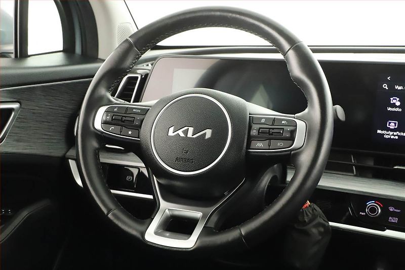 Kia Sportage (2022) Exclusive 1.6 T-GDI MHEV - fotka 8 z 17