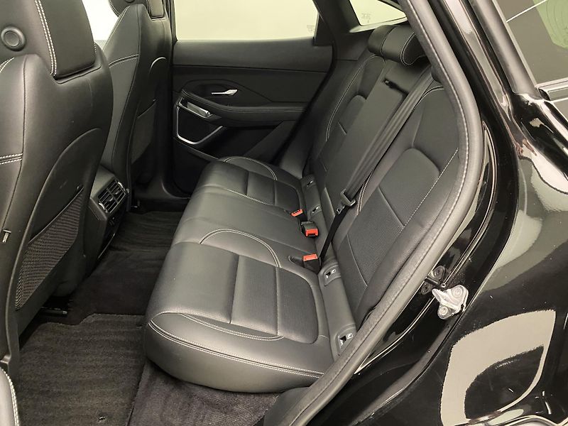Jaguar E-Pace P250 R-DYNAMIC SE  REZERVACE - fotka 5 z 44