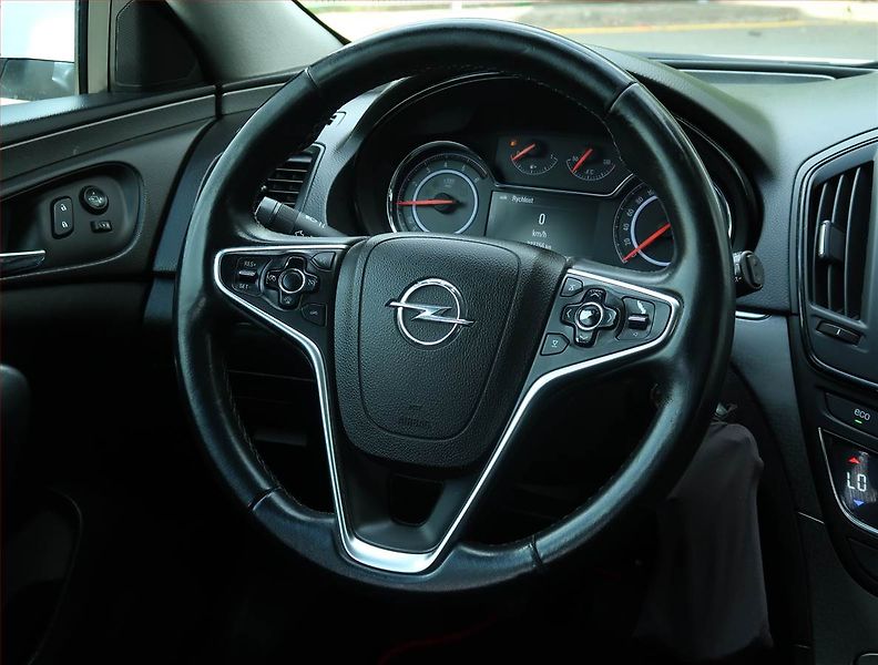 Opel Insignia (2015) 2.0 CDTI, nová STK, rezervace - fotka 19 z 19