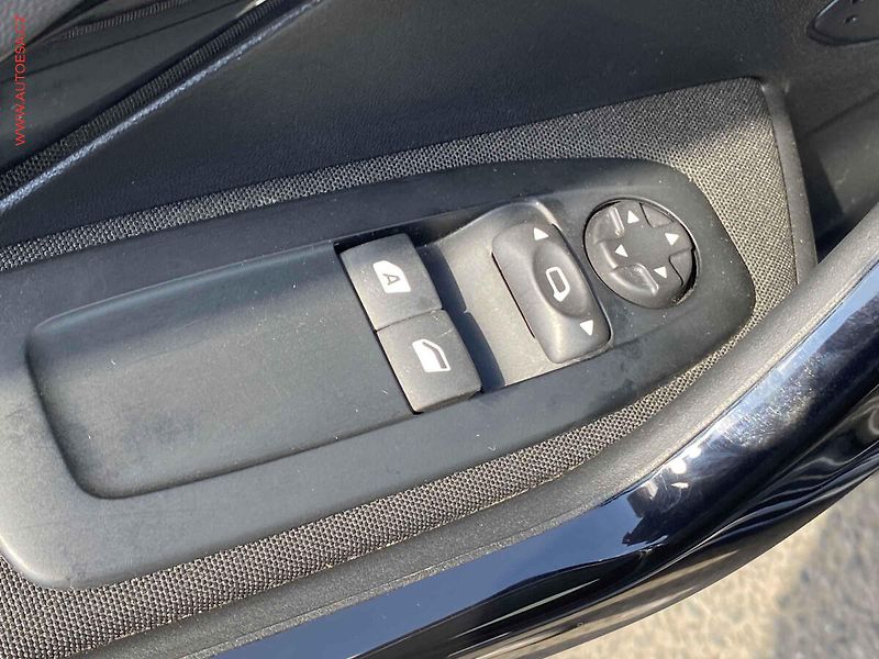 Peugeot 208 (2019) 1.2 PT, 2.maj,ČR, Active - fotka 11 z 19