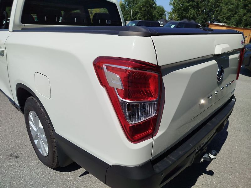 SsangYong Musso Grand Style 2,2 AWD M6 + rolet - fotka 4 z 25