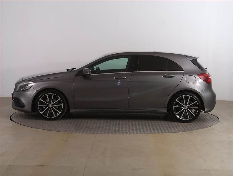 Mercedes-Benz Třídy A (2017) A 180, Kůže, Tempomat - fotka 3 z 17