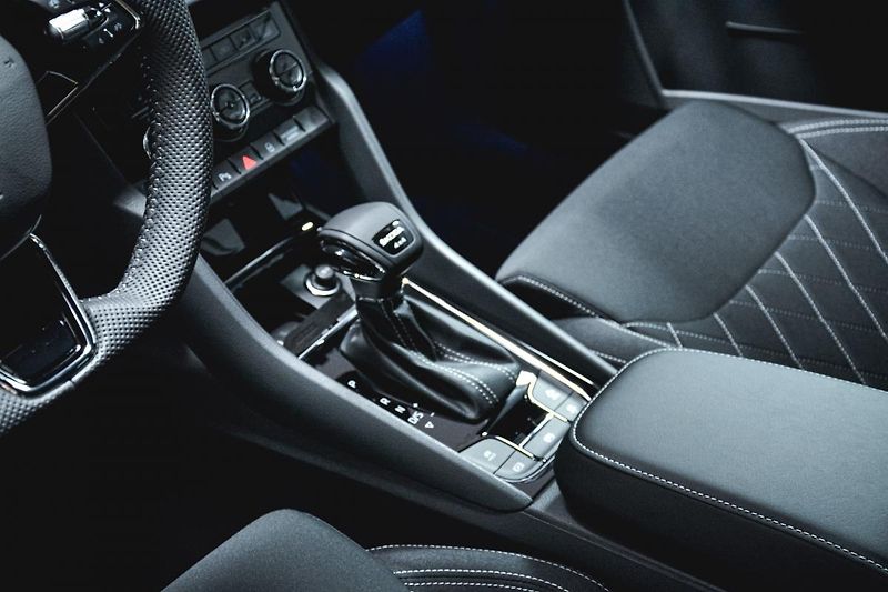 Škoda Karoq (2023) Sportline Exclusive 2,0 TSI 14 - fotka 25 z 37