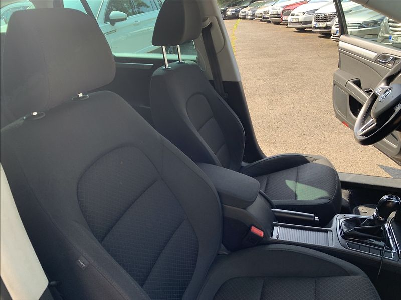 Škoda Superb 2,0 TDI DSG - fotka 16 z 19