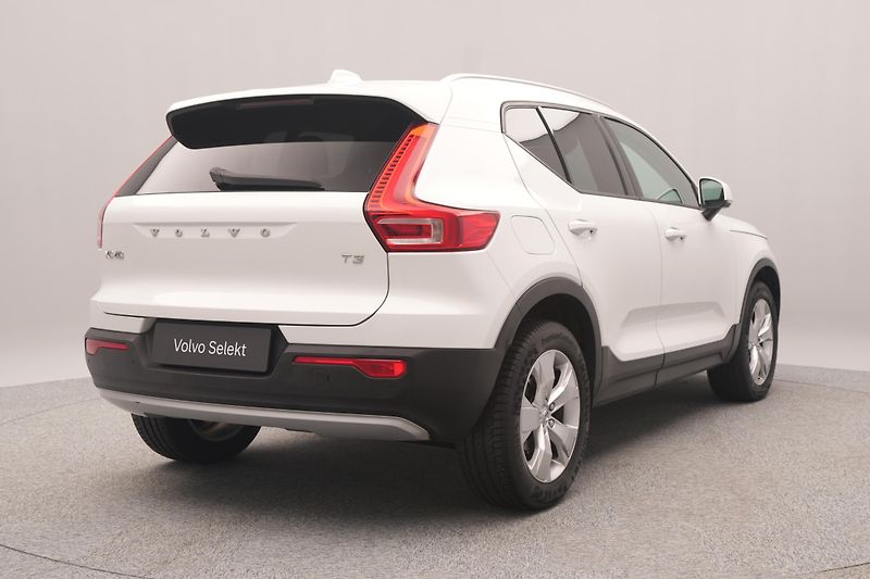 Volvo XC40 T3 MOMENTUM REZERVACE - fotka 10 z 47