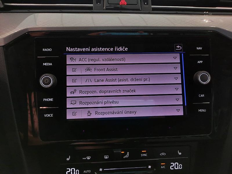 Volkswagen Passat Variant (2022) 2.0 TDI (110kW/150k) DSG, Busi - fotka 17 z 28