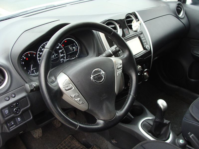 Nissan Note 1.5 DCi, 66 kW, klimatizace - fotka 9 z 23