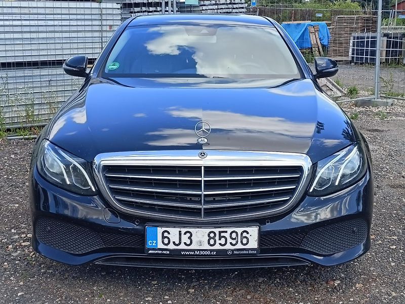 Mercedes-Benz Třídy E (2018) E 200d / poškozen motor - fotka 2 z 23