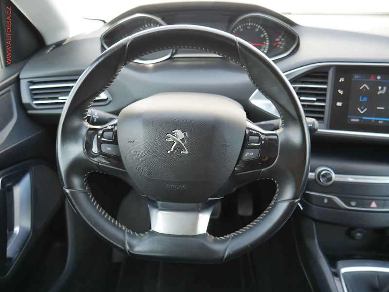Peugeot 308 (2019) 1.2PT, AC, park.asist - fotka 13 z 20