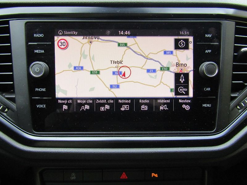 Volkswagen T-Roc (2018) 1.0 TSI 85kW  1.majitel - fotka 31 z 39