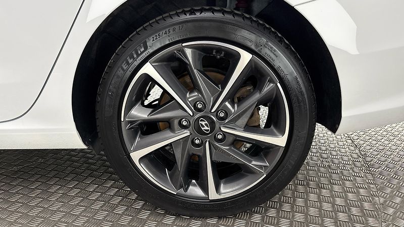 Hyundai i30 1.6 CRDI Style Kombi - fotka 19 z 28
