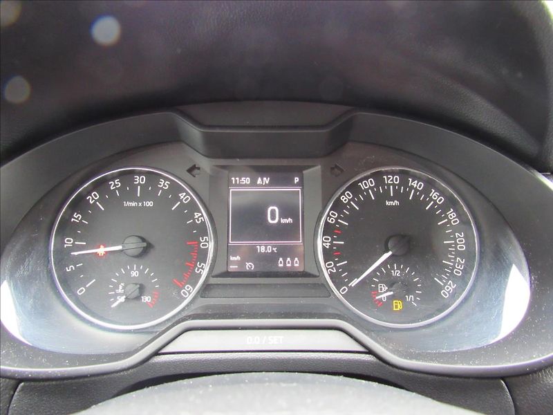 Škoda Octavia 2,0 TDI 110kW DSG Combi - fotka 13 z 31