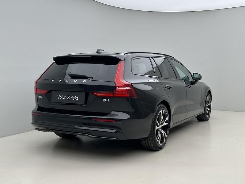Volvo V60 B4 PLUS DARK AUT 1.maj. - fotka 13 z 45