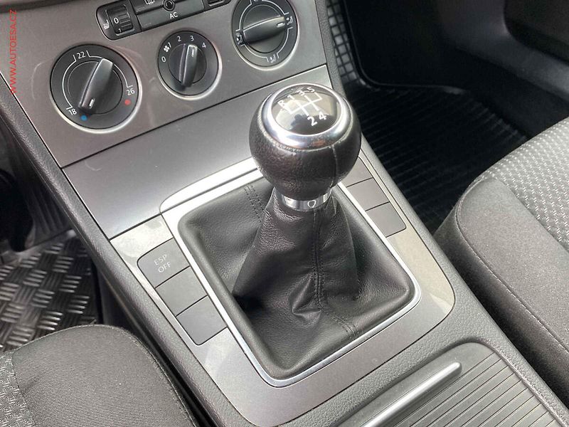 Volkswagen Passat (2008) 1.9 TDi, Trendline, AC - fotka 17 z 17