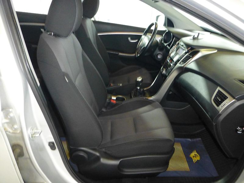 Hyundai i30 (2013) 1,6CRDI*ALU**VYHŘ.SED***KAMERA - fotka 18 z 25