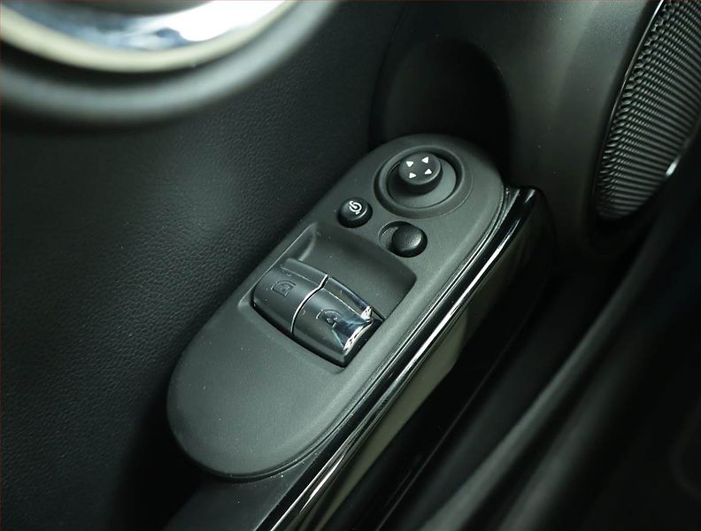 Mini Ostatní (2022) Cooper SE 32 kWh, SoH 97% - fotka 17 z 19