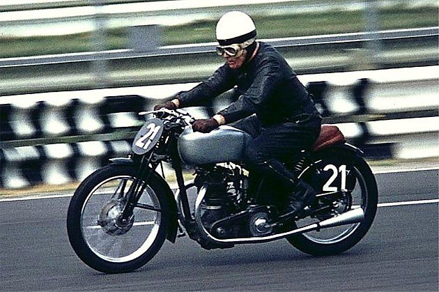 Na snímku je v plné jízdě motocykl Imperia 350 z roku 1932., zdroj: Wikimedia Commons, Luthar Spurzem