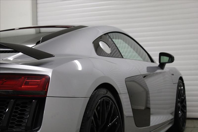 Audi R8 5,2 FSI V10 plus QUATTRO Ceram - fotka 40 z 41