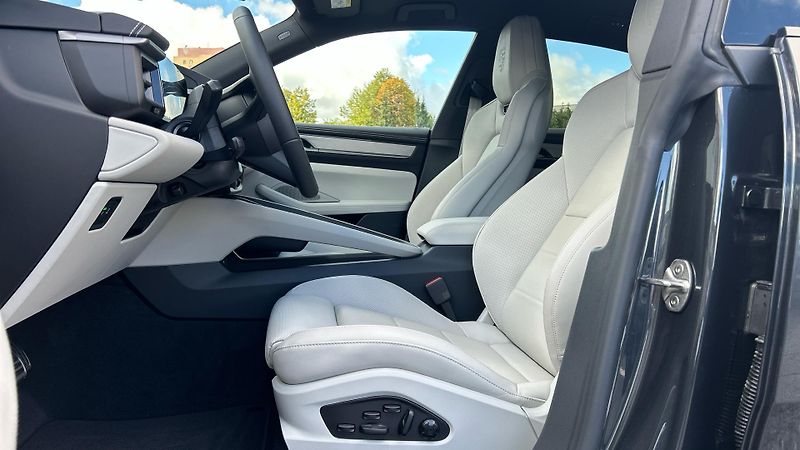 Porsche Macan 4S - fotka 28 z 29