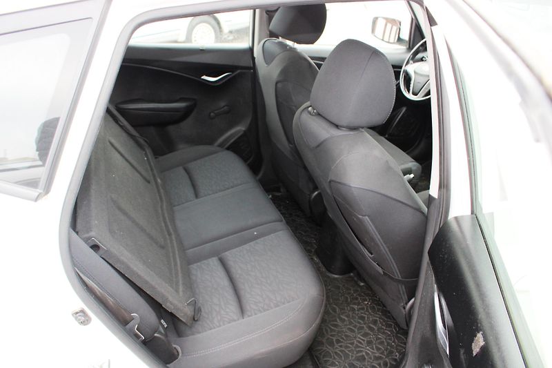 Hyundai ix20 (2015) 1,6 CRDI KLIMA KOUPENO CZ ALU - fotka 12 z 17