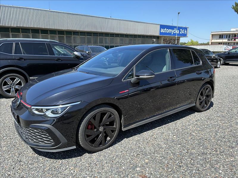 Volkswagen Golf 2,0 TSI 180 KW GTI - fotka 2 z 27