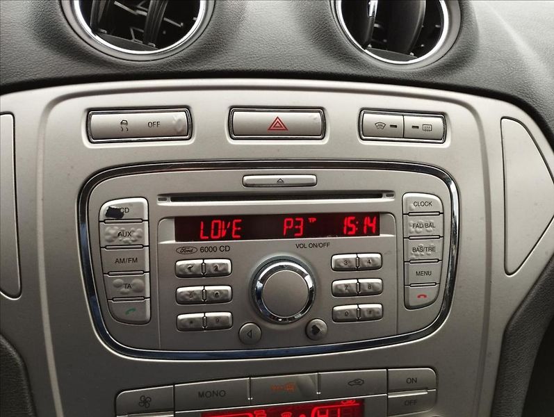 Ford Mondeo 2,0 107KW - fotka 11 z 16