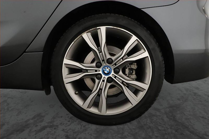 BMW Řada 2 (2016) 225xe Active Tourer, 4X4 - fotka 11 z 22