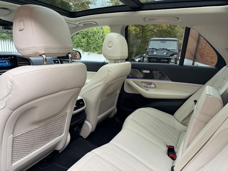 Mercedes-Benz GLE 53AMG-4M-R22-PANO-DESIGNO-ČR - fotka 29 z 34