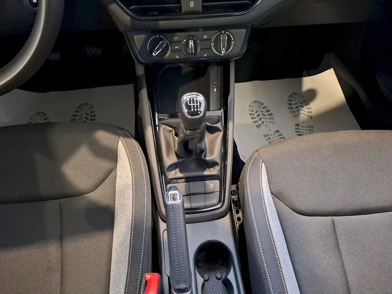 Škoda Kamiq (2025) SELECTION TSI 85/1.0 M6F - fotka 14 z 30