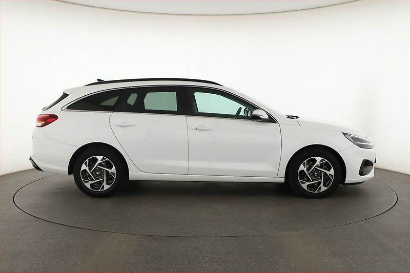 Hyundai i30 (2025) Style 1.0 T-GDI - fotka 6 z 16