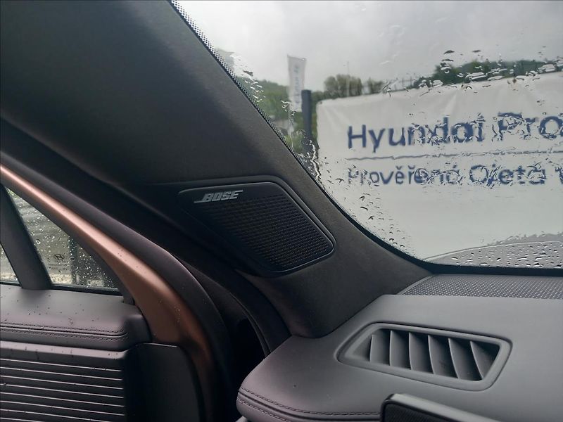 Hyundai Santa Fe 1,6 T-GDI HEV 4x4  CALLIGRAPHY - fotka 16 z 28