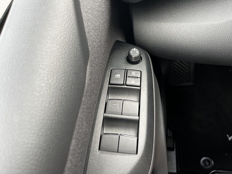 Toyota Yaris 1.5 Hybrid Style ODBĚR ihned - fotka 25 z 29