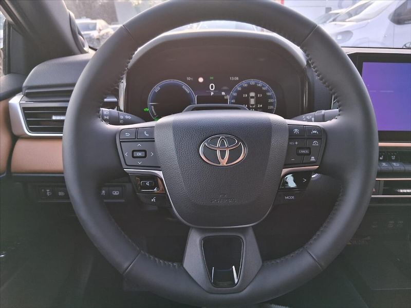 Toyota Camry 2,5 Hybrid 230 e-CVT Executive - fotka 13 z 18