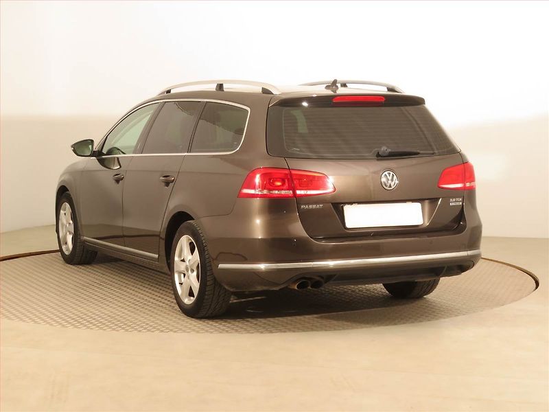 Volkswagen Passat (2013) 2.0 TDI, Navi, Tempomat - fotka 4 z 16