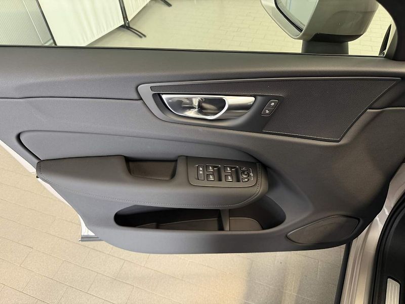 Volvo XC60 (2026) B5 2.0L 250+14 HPAT8 AWD CORE - fotka 18 z 26