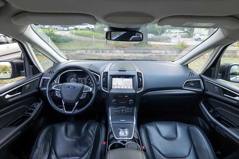 Ford S-MAX 2.0 Kůže Panorama 7 míst Tažné - fotka 25 z 52