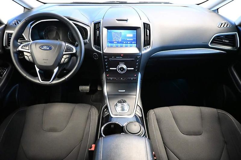 Ford S-MAX (2020) 2.0 140 KW LED SONY ACC 8AT EC - fotka 12 z 37