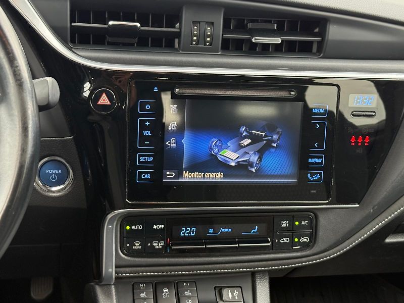 Toyota Auris 1.8 HSD e-CVT Selection - fotka 20 z 27