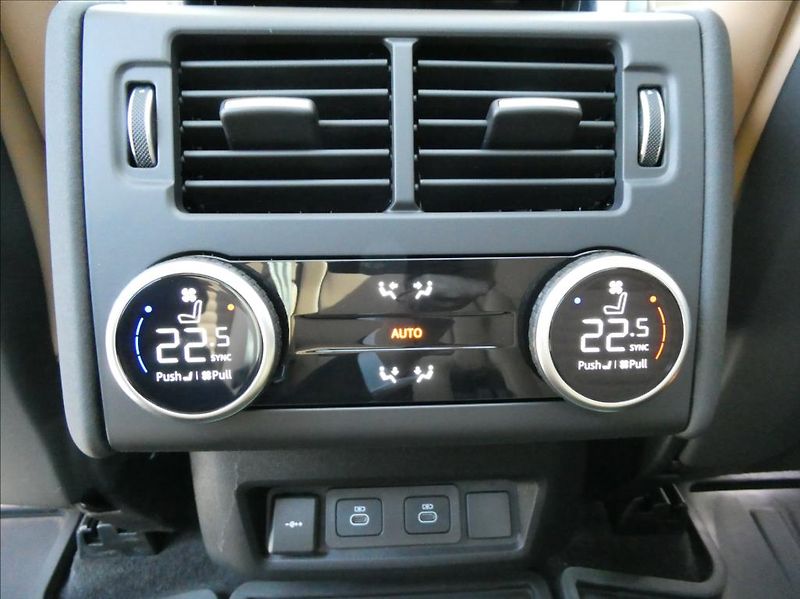 Land Rover Discovery 3,0 D350 35th Anniversary - fotka 20 z 46