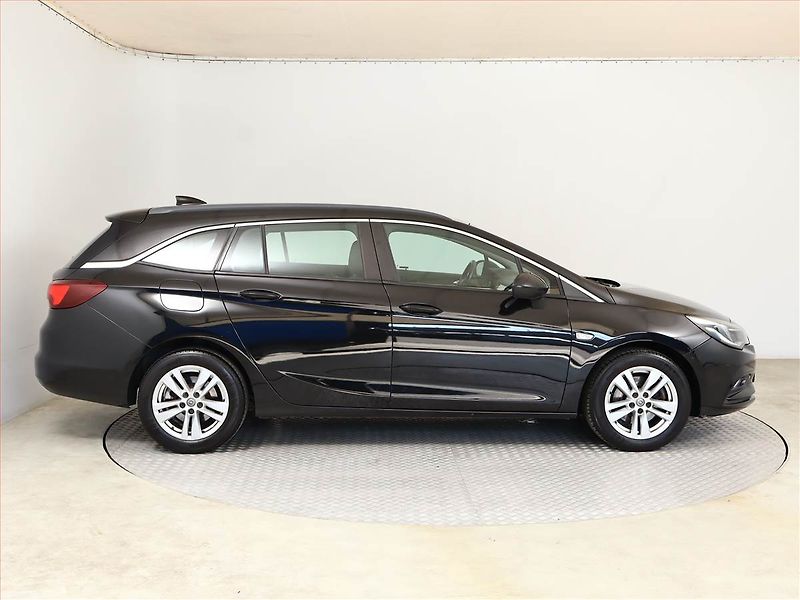 Opel Astra (2017) 1.6 CDTI, Automat, Navi - fotka 6 z 14