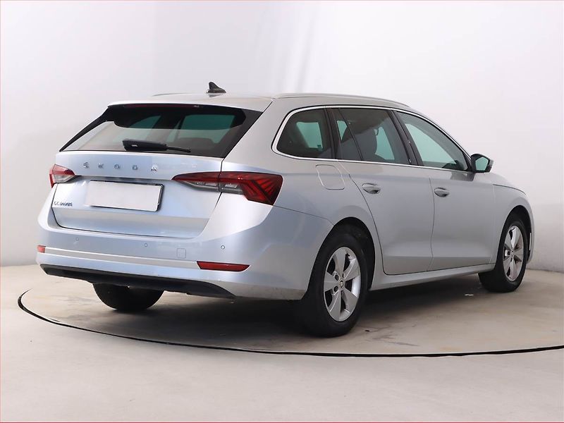 Škoda Octavia (2023) Ambition Plus 2.0 TDI, Automat - fotka 5 z 24
