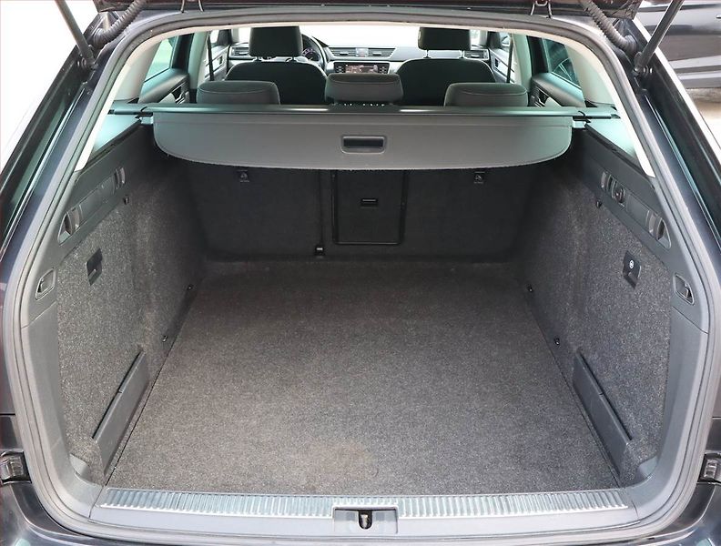 Škoda Superb (2018) Ambition 1.6 TDI, Bi-Xenony - fotka 14 z 20
