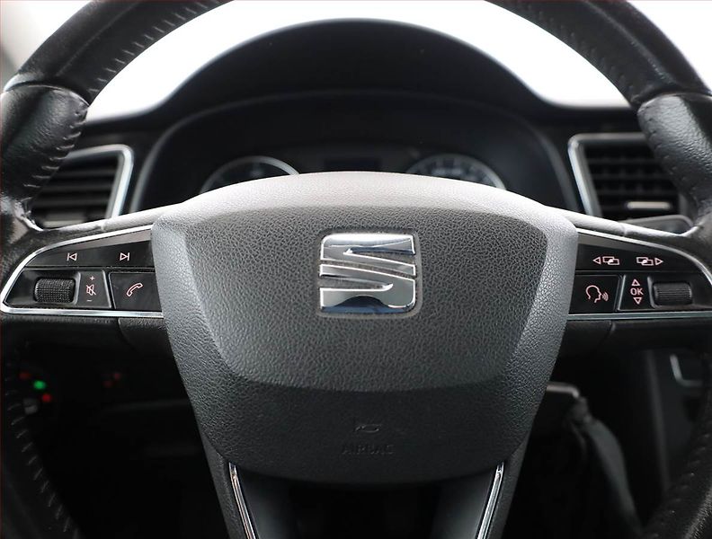 Seat Leon (2014) 1.6 TDI, Navi, Tempomat - fotka 8 z 14