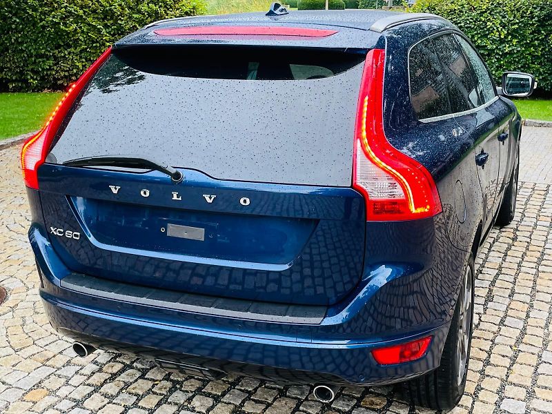 Volvo XC60 2.4D5 5V 4x4 AUT TAŽNÉ SERVISK - fotka 12 z 47