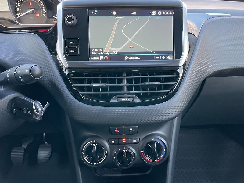 Peugeot 2008 (2019) 1.2PT Car Play! Navigace! - fotka 14 z 26