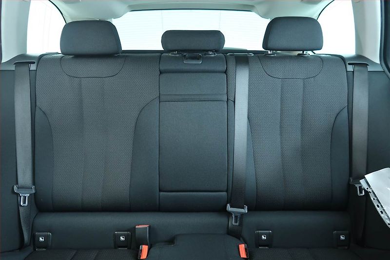 BMW Řada 5 (2018) 520d xDrive, 4X4, Automat - fotka 10 z 25