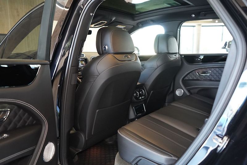 Bentley Bentayga V8, AWD, Panorama, 360° kamera - fotka 44 z 50
