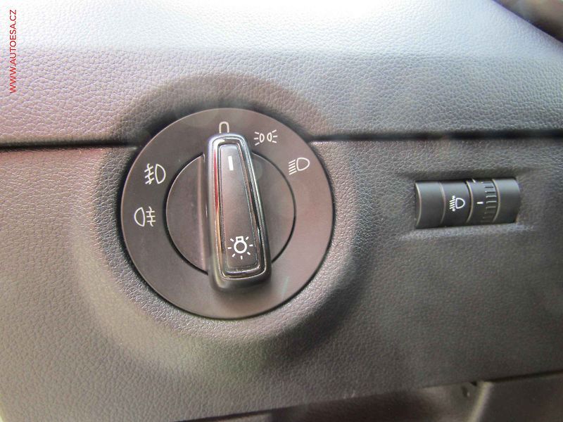 Škoda Octavia (2016) 1.6 TDi, AC, výhřev sed - fotka 17 z 17