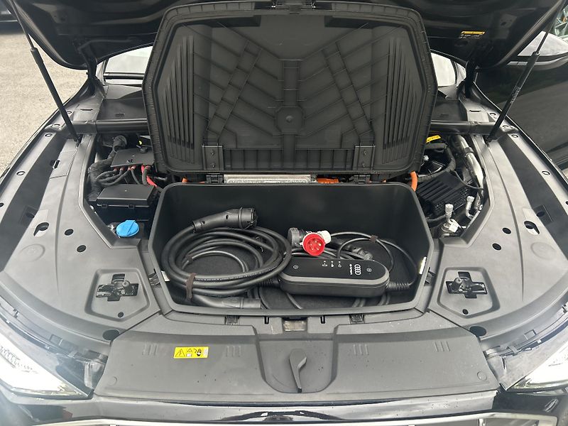 Audi e-tron 55 QUATTRO 300kw S LINE SOH96% - fotka 19 z 47