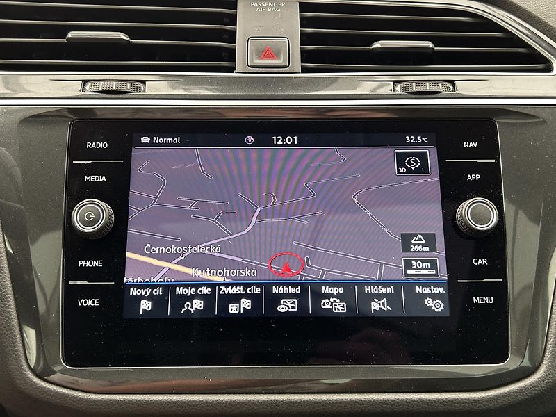 Volkswagen Tiguan 2.0 TDI 4x4 Highline DSG - fotka 14 z 34